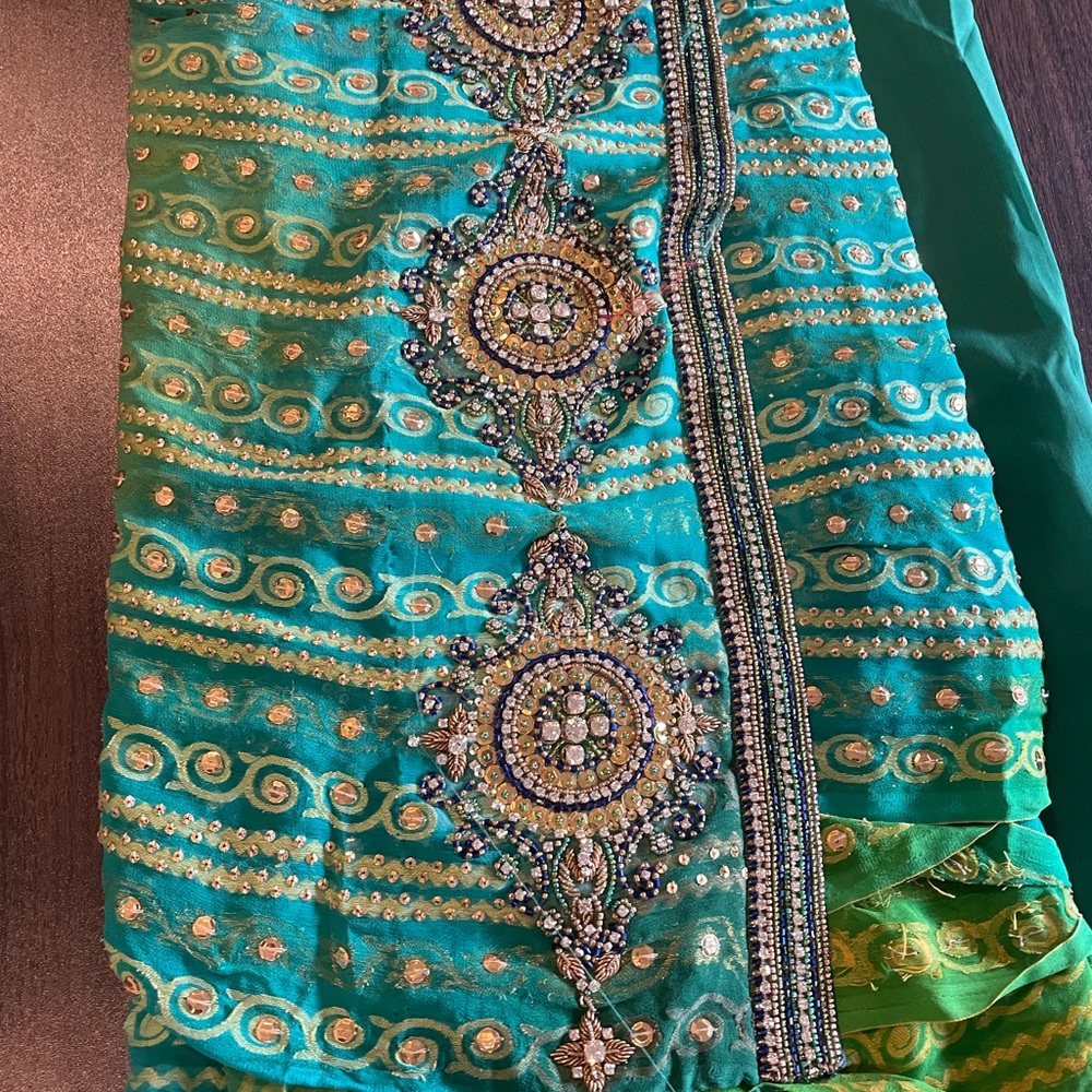 Sari with blouse and undercoat size medium